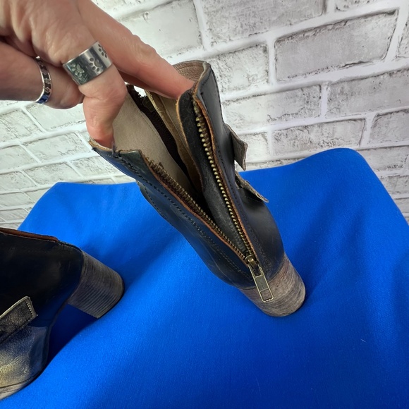 🦅|•FREEBIRD BY STEVEN•| Joey Pewter Ankle Booties Size 9 Dust Bags Included - Picture 6 of 10